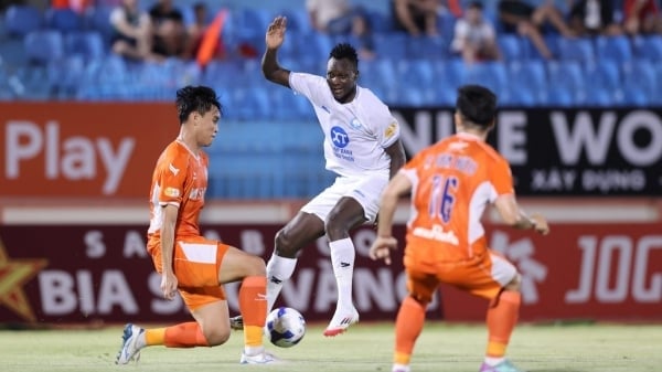 Nam Định bị ‘phả hơi nóng’ ở V.League