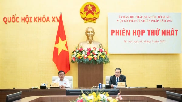 Ủy ban dự thảo sửa đổi Hiến pháp họp phiên đầu, thông qua 6 văn bản