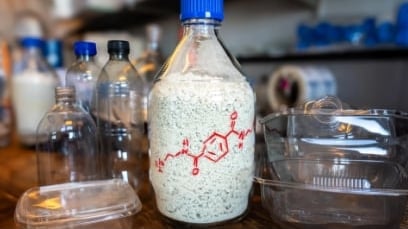 Scientists made plastic that eats carbon