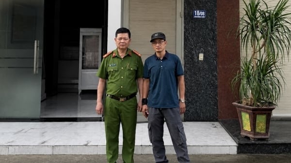 Người đàn ông lao vào nhà cháy, cứu 2 người mắc kẹt