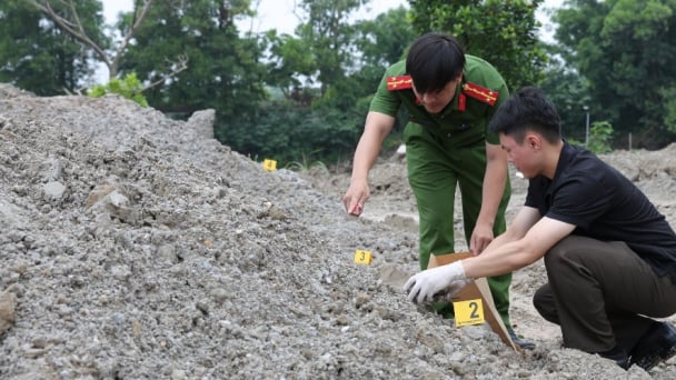 Khởi tố 2 doanh nghiệp đổ chất thải trái phép ra môi trường
