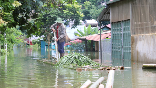 39 nhà dân vẫn ngập trong biển nước