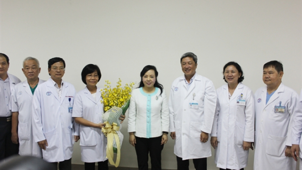 Tặng Kỷ niệm chương 'Vì sức khỏe nhân dân' cho đại diện gia đình người hiến tạng