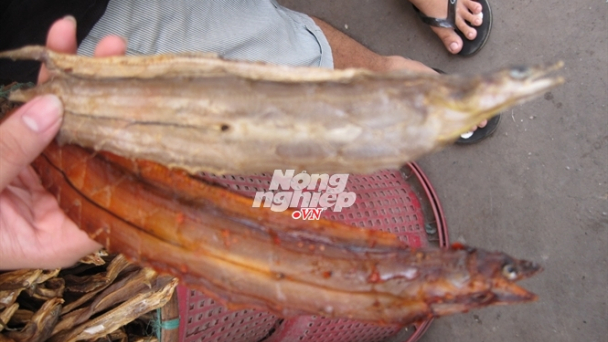 Lo ngại cá khô tẩm màu