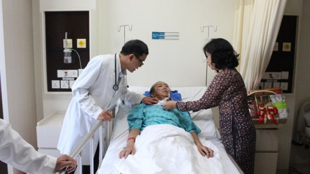 Thoát chết sau 97 ngày hôn mê vì uống thuốc lạ
