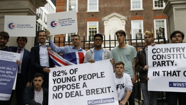 Chính trường Anh lại rối bời vì Brexit