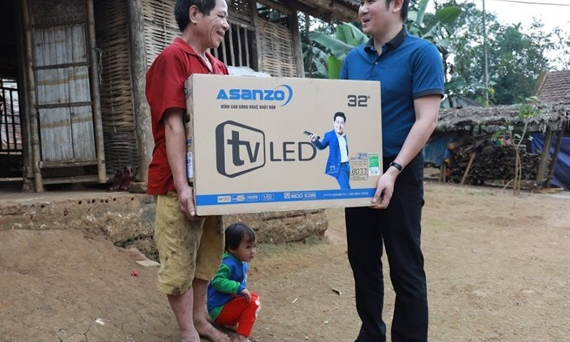 Asanzo bán đồ cho ai?