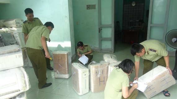 Bắt giữ ô tô vận chuyển hàng lậu
