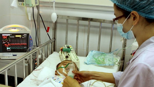 Uống nước chanh pha chút mật ong giúp đào thải virus sởi