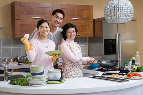 Hãy tận hưởng những vòng tay ruột thịt bên cạnh chồng
