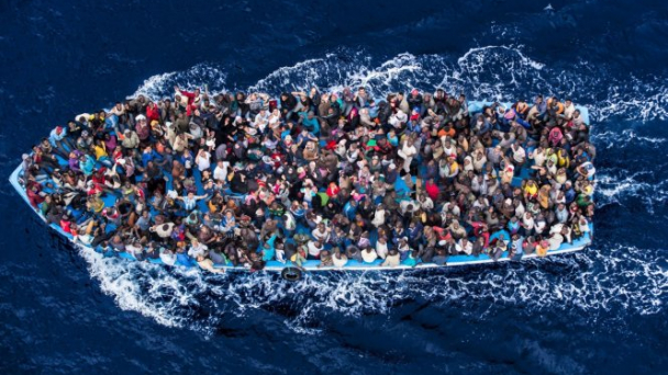 Chìm tàu ngoài khơi Libya, 10 người chết, 35 người mất tích