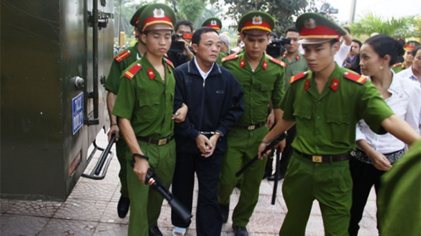 'Cậu Thủy' gầy ốm trong phiên xử 'tập đoàn' lừa đảo hài cốt liệt sĩ