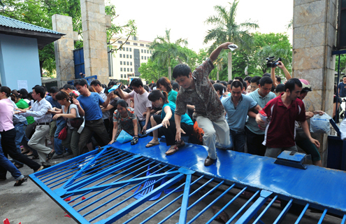 Tuyển sinh đầu cấp qua mạng để tránh tình trạng 'đạp đổ' cổng trường