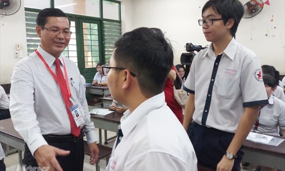 'Cảnh giác với gian lận thi cử bằng công nghệ cao'