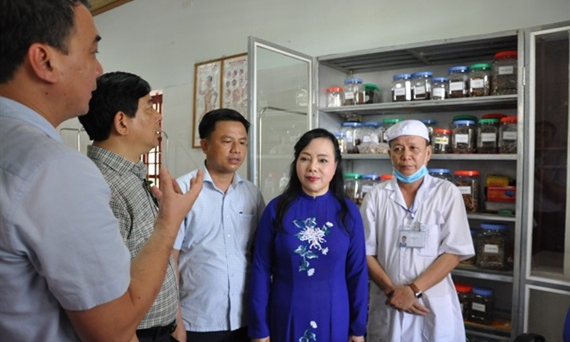Bộ trưởng Kim Tiến thăm nhiều trạm y tế ở Nghệ An, Hà Tĩnh
