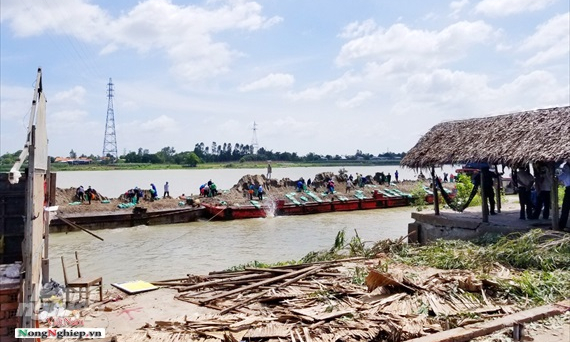 Sạt lở lan rộng, cấm lưu thông một đoạn trên quốc lộ 91