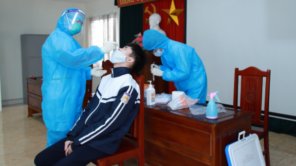 Ứng phó với dịch Covid-19 trong tình hình mới tại các trường THPT và đại học