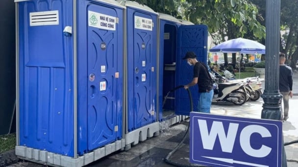 Sớm hoàn thành lắp đặt nhà vệ sinh phục vụ dịp Quốc khánh 2/9
