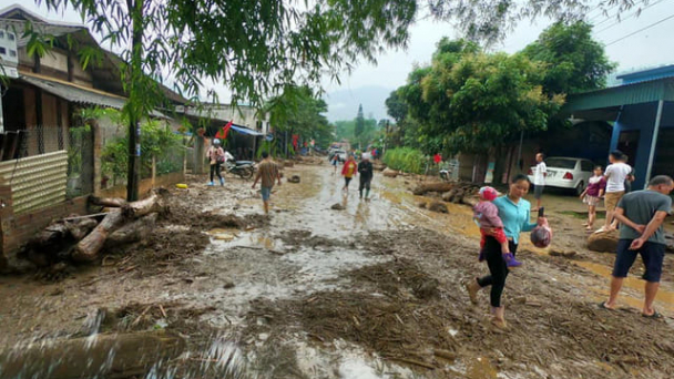 Lũ quét bất ngờ làm ít nhất 2 người tử vong