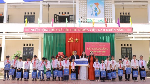 Mavin đồng hành gần 700 học sinh và sinh viên