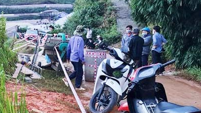Sạt lở đất làm 2 người chết, 2 người bị thương