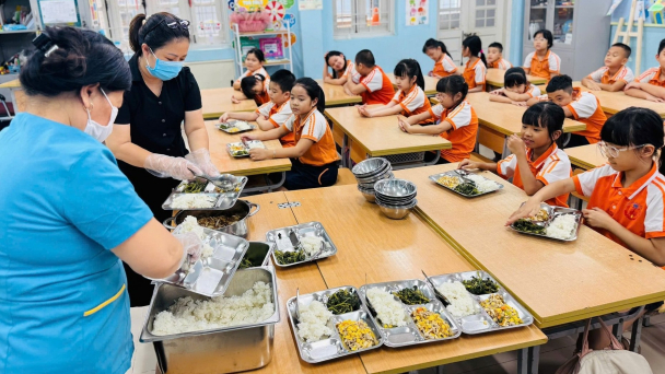 Minh bạch bữa ăn bán trú, nâng chất dinh dưỡng học đường