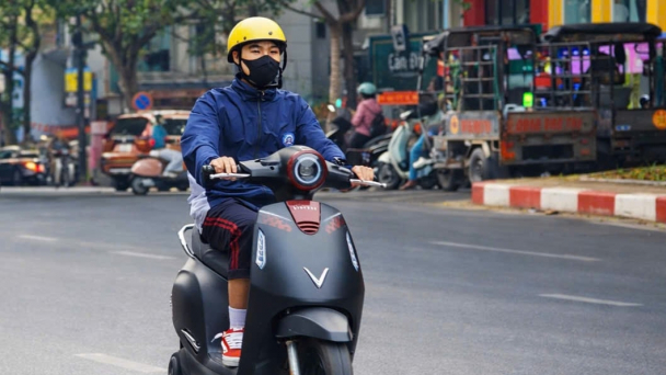Giá xăng tăng, người dân chuyển giao thông xanh