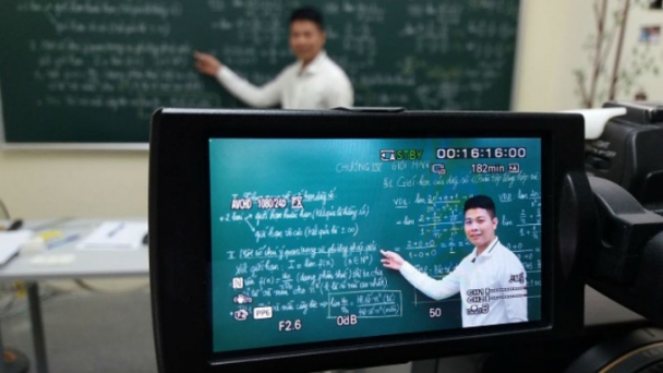 Hà Nội cho học sinh lớp 9, lớp 12 học trực tuyến đến hết ngày 28/5