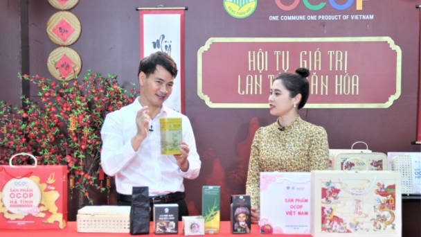 Gói gọn tinh hoa ba miền trong giỏ quà Tết OCOP