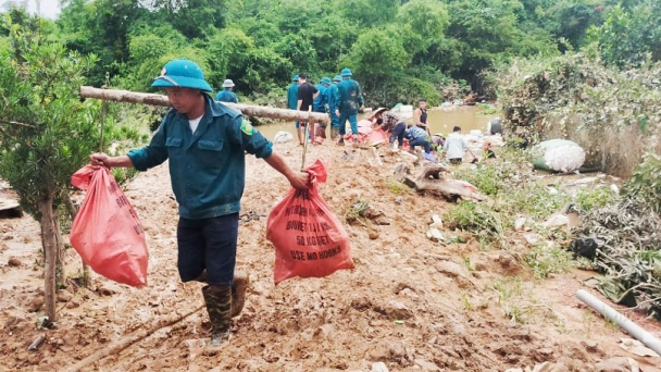 Củng cố đê kè, sẵn sàng vật tư phòng chống lụt bão