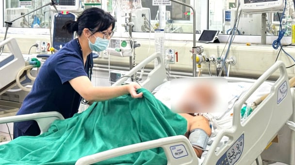 Người đàn ông nguy kịch sau 2 ngày ăn tiết canh