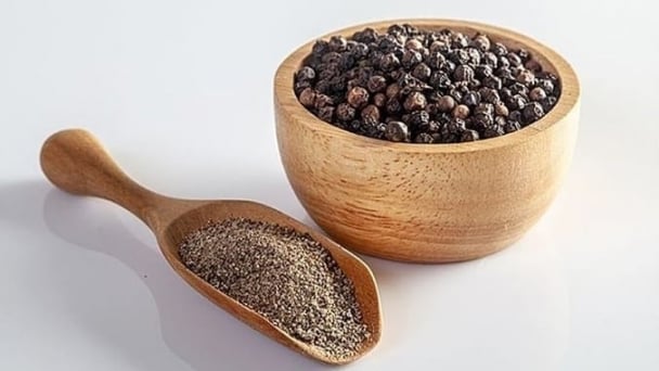 Pepper prices on May 22, 2025: Slight decrease of VND 1,000