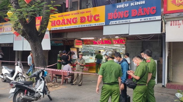 Mới nhất vụ cướp tiệm vàng: Công an đề nghị người dân trả lại tài sản