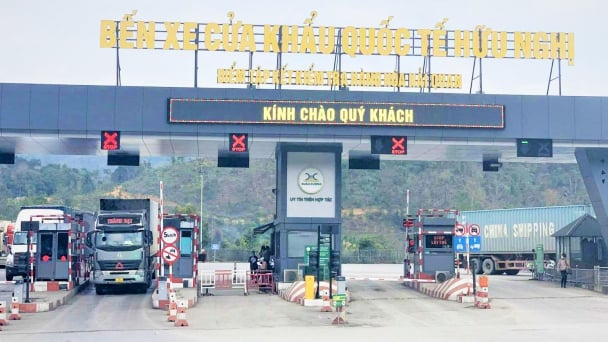 Tạm dừng thông quan cửa khẩu Hữu Nghị
