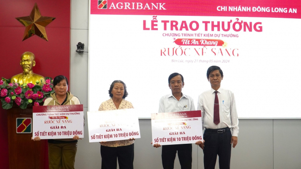 Agribank Đông Long An trao 86 giải thưởng ‘Tết an Khang - Rước xế sang’