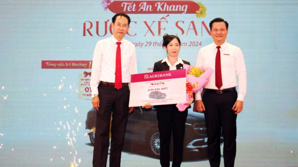 Trao giải Đặc biệt chương trình 'Tết an khang - Rước xế sang'