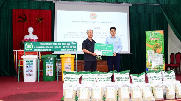 DAP - Vinachem đồng hành cùng quân và dân Hải Phòng