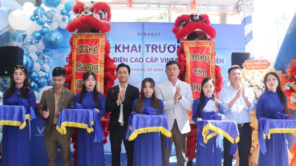 Khai trương cửa hàng xe máy điện cao cấp VinFast đầu tiên tại Việt Nam