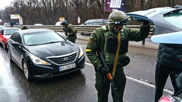 Ukraine ráo riết truy tìm người trốn nhập ngũ