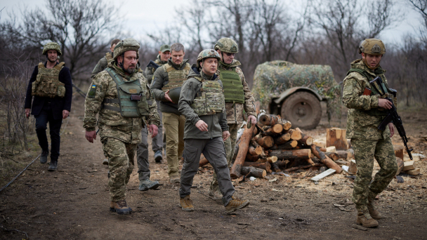 Báo Anh: Tổng thống Zelensky bị chỉ trích vì thất bại ở Donbass