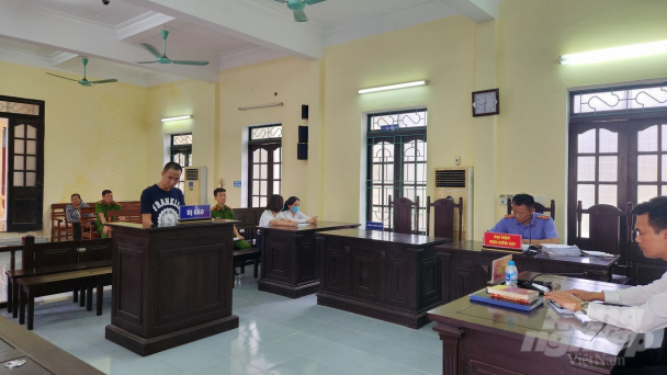 Cán bộ Ngân hàng LPBank lừa hàng trăm triệu đồng để đánh bạc