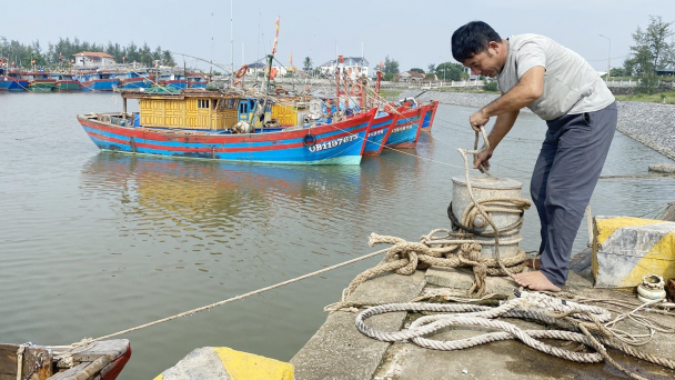 Quảng Bình cấm biển