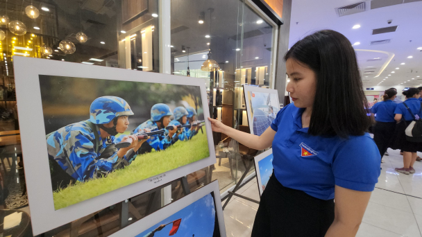 Phát động chương trình 'Mang yêu thương gửi về biển, đảo'