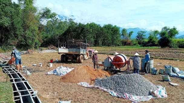 Khó khăn cũng không cắt nguồn cho nông thôn mới