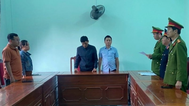 Nguyên giám đốc và 6 nhân viên ngân hàng bị khởi tố
