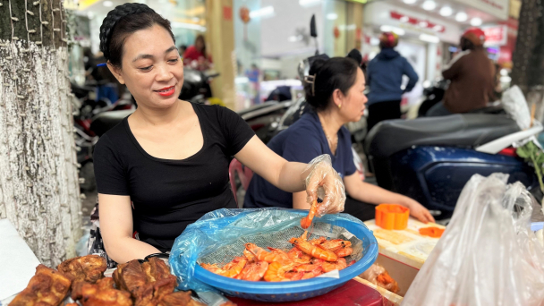 'Tam sên' đắt hàng trong ngày vía Thần Tài