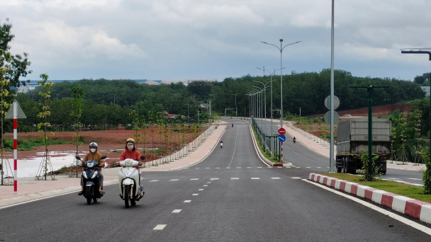 Những bông hoa tỏa sáng giữa đời thường: [Bài 3] Hiến 'đất vàng' để đường rộng mở