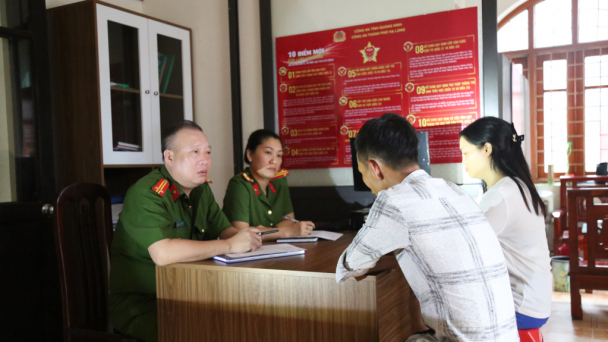 Lập biên bản 2 đối tượng ‘hôi của’ sau mưa bão