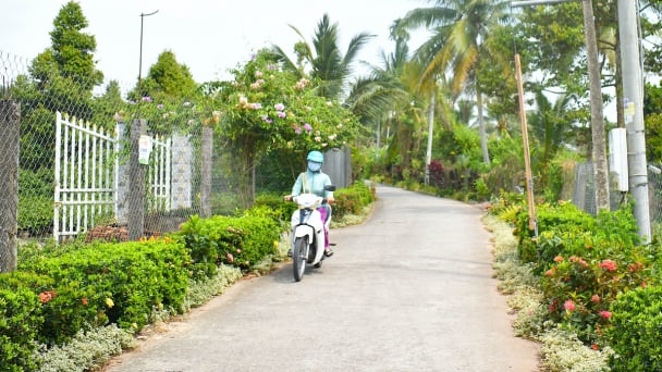 Xã Anh hùng tiến lên nông thôn mới kiểu mẫu