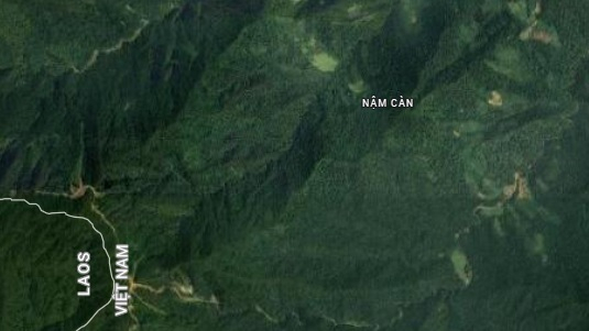 Xe tải lao vào cửa hàng tạp hóa bên đường, 6 người tử vong